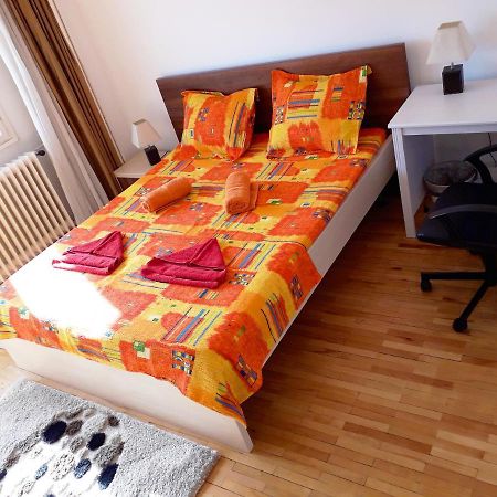 Corso - City Center Bukares Bagian luar foto