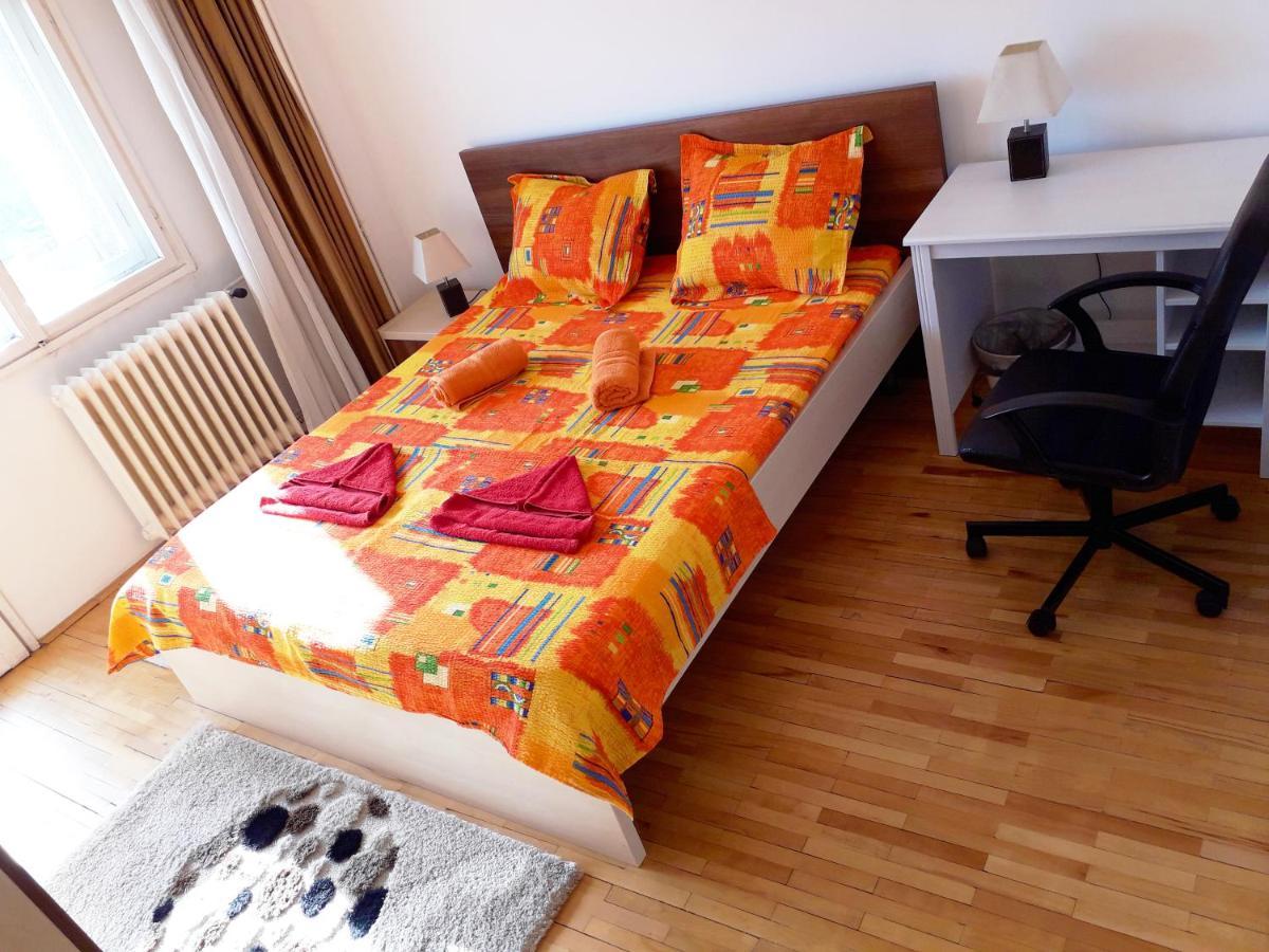 Corso - City Center Bukares Bagian luar foto